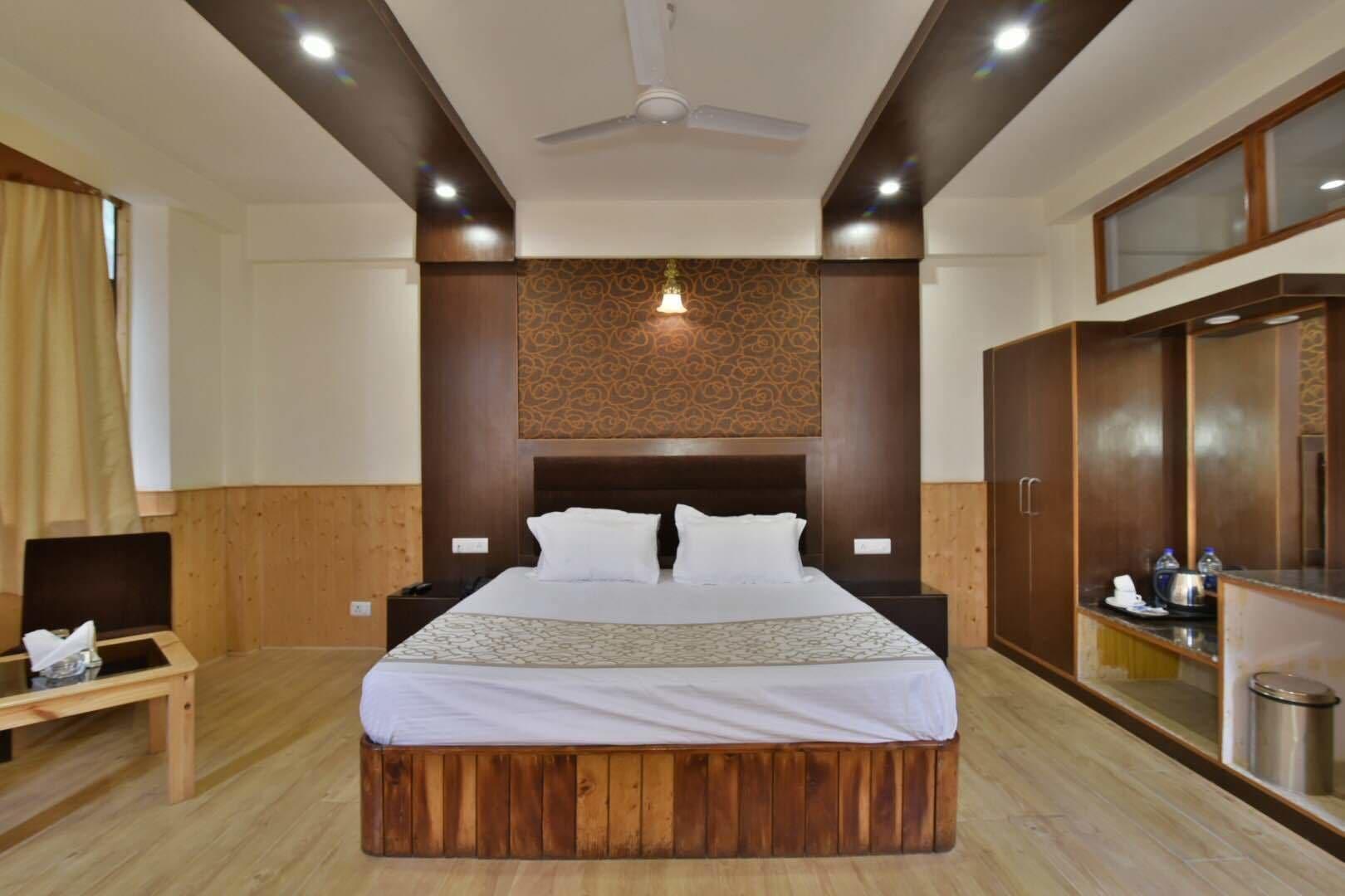 Hotel Devlok Манали Экстерьер фото
