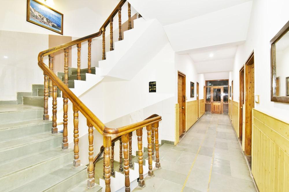 Hotel Devlok Манали Экстерьер фото